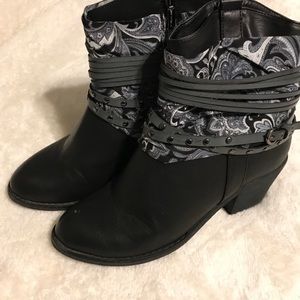 Black buckle boots